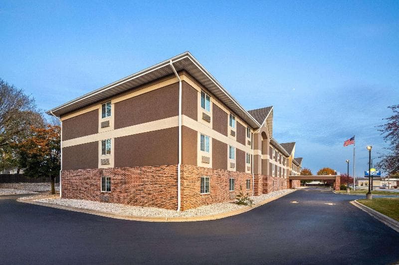 Days Inn & Suites By Wyndham Green Bay 3