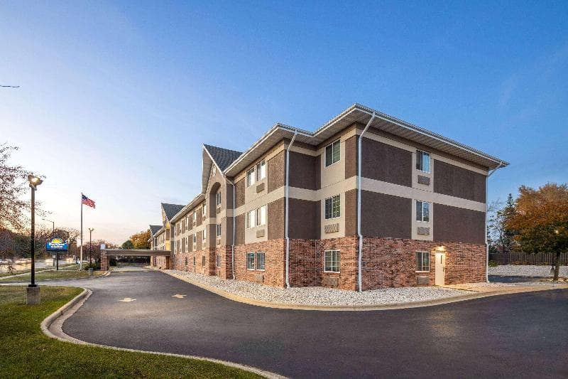 Days Inn & Suites By Wyndham Green Bay 5