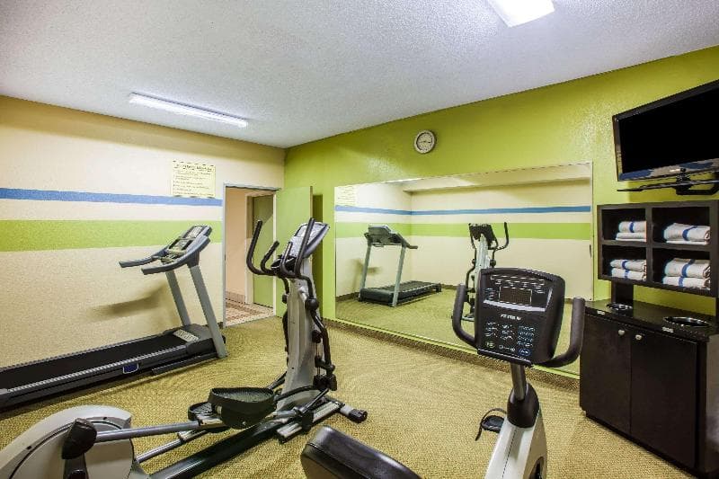 Days Inn & Suites by Wyndham Corpus Christi Central 2