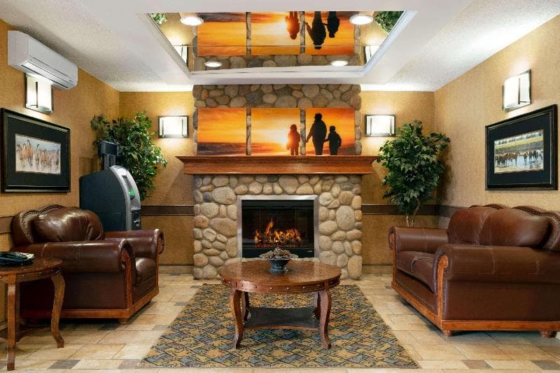 Days Inn & Suites by Wyndham Strathmore 5