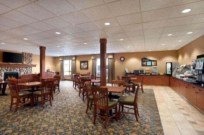 Days Inn & Suites by Wyndham Strathmore 3