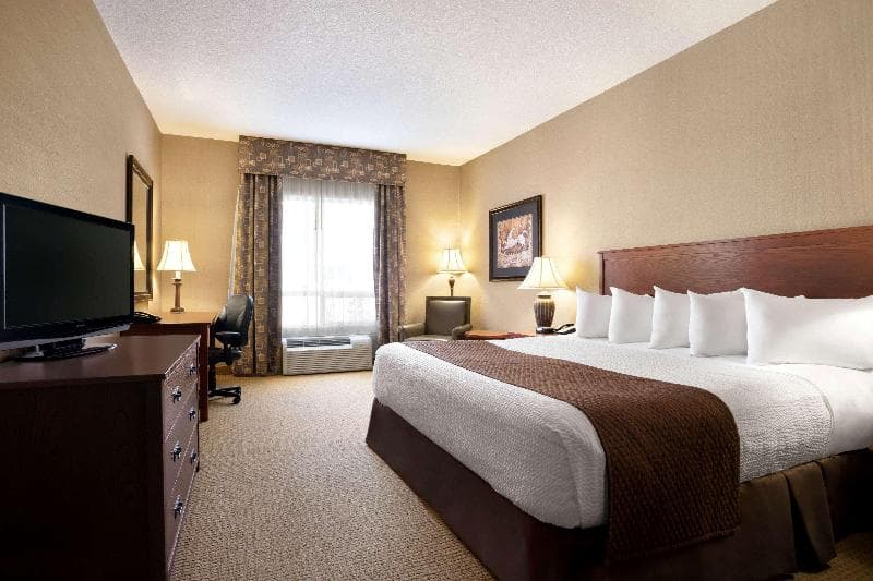 Days Inn & Suites by Wyndham Strathmore 4