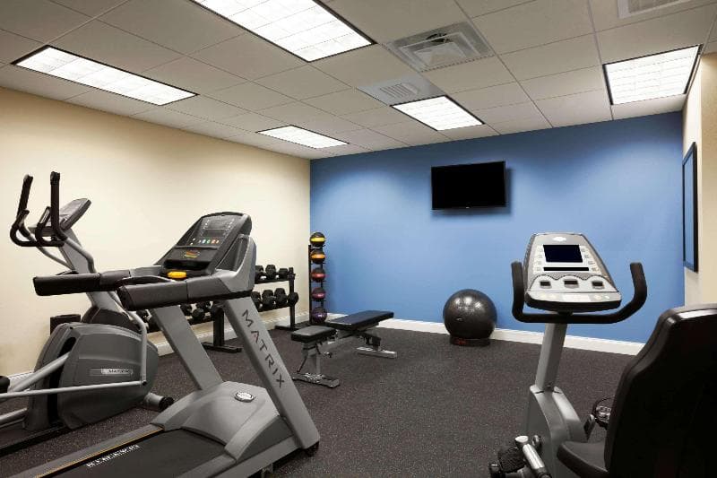Days Inn & Suites by Wyndham Altoona 5