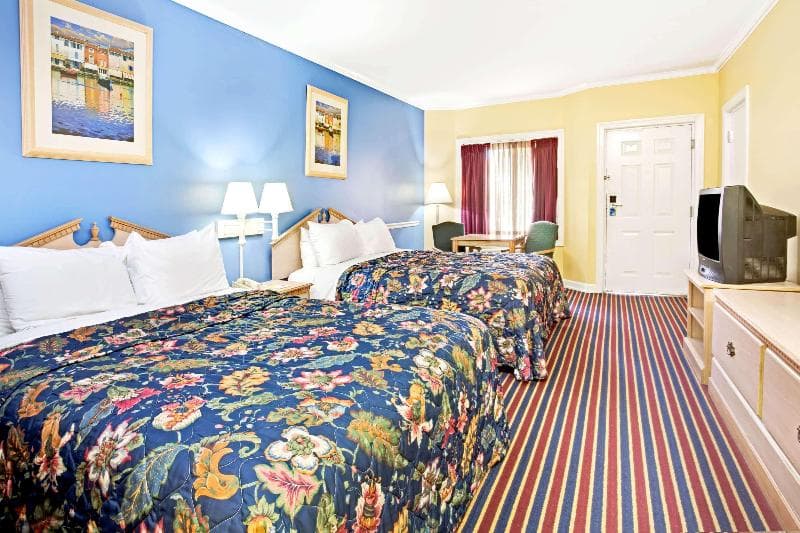 Days Inn by Wyndham Kingsland 3