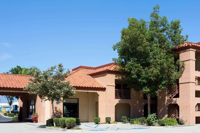 Days Inn by Wyndham Fontana / Rialto photo 1