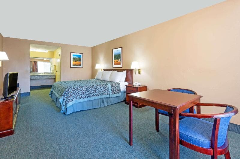 Days Inn by Wyndham Fontana / Rialto 4