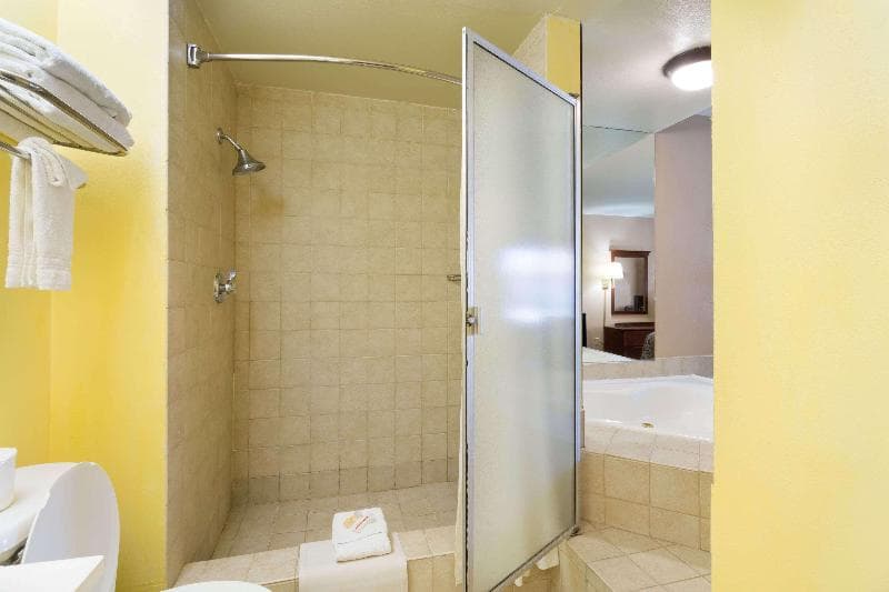 Days Inn by Wyndham Fontana / Rialto 5