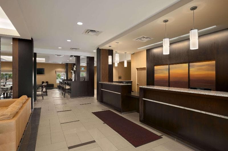 Days Inn & Suites by Wyndham Winnipeg Airport Manitoba 2
