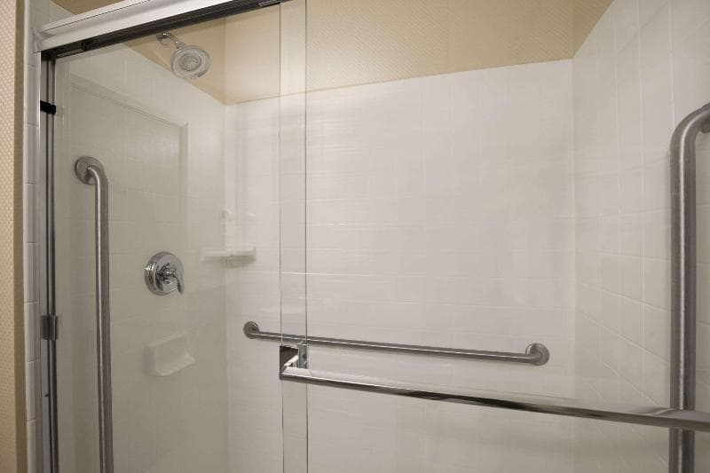 Days Inn & Suites by Wyndham Winnipeg Airport Manitoba 3