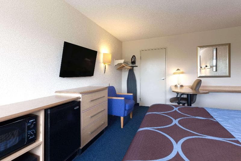 Days Inn by Wyndham Monmouth Junction Princeton 5
