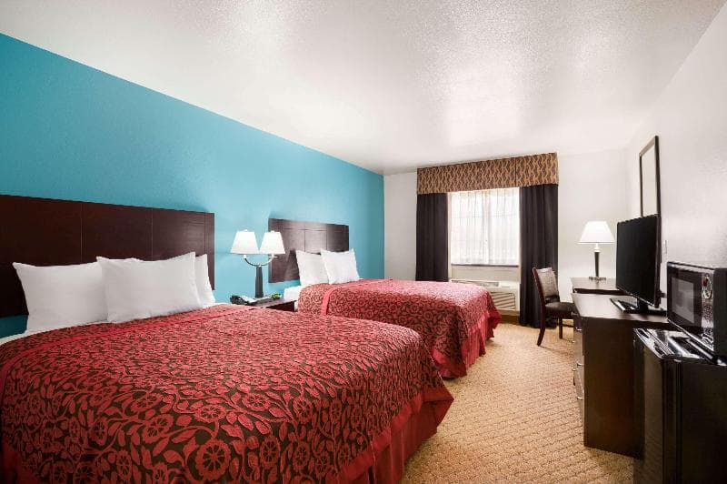 Days Inn & Suites by Wyndham Conroe North photo 1