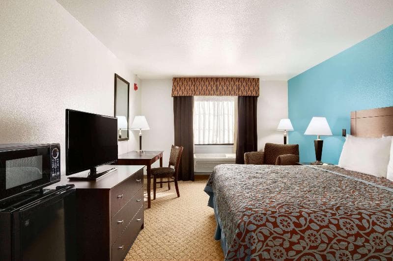 Days Inn & Suites by Wyndham Conroe North 3