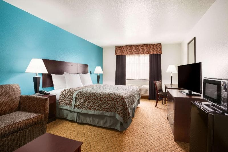 Days Inn & Suites by Wyndham Conroe North 5