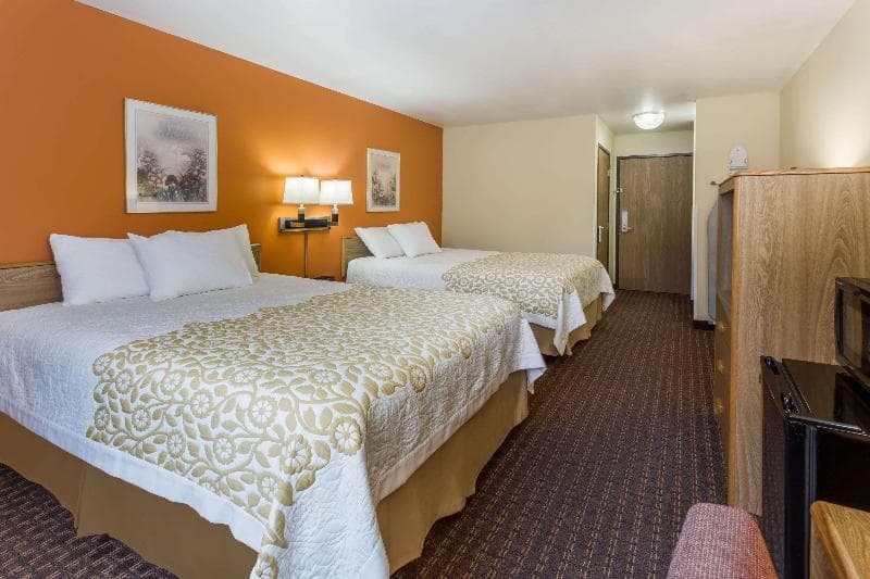 Days Inn By Wyndham Stoughton 2