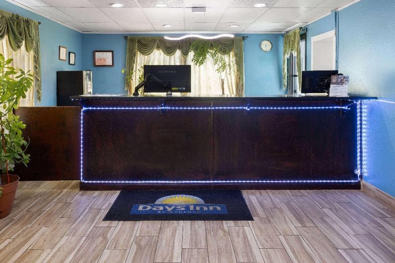 Days Inn by Wyndham Queensbury/Lake George 4