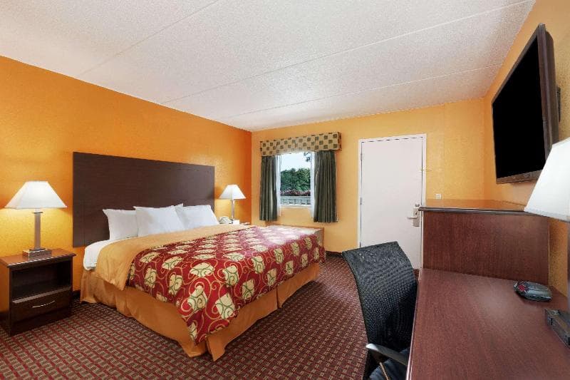 Days Inn by Wyndham Queensbury/Lake George 5