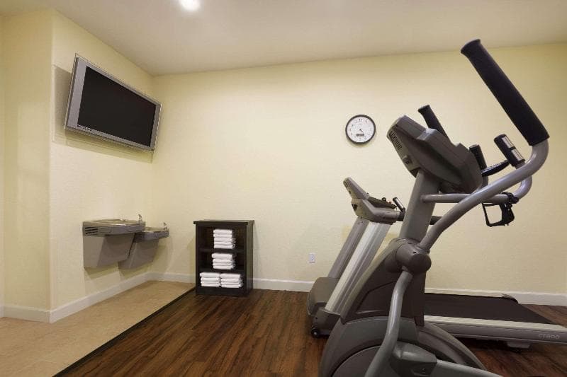 Days Inn & Suites by Wyndham Galveston West/Seawall 3