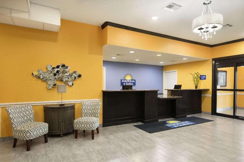 Days Inn & Suites by Wyndham Galveston West/Seawall 5