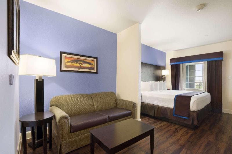 Days Inn & Suites by Wyndham Galveston West/Seawall photo 1