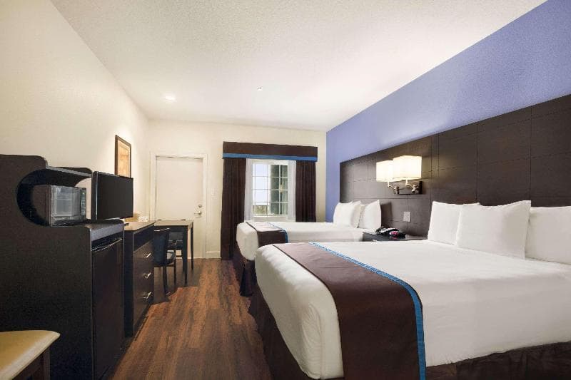Days Inn & Suites by Wyndham Galveston West/Seawall 4