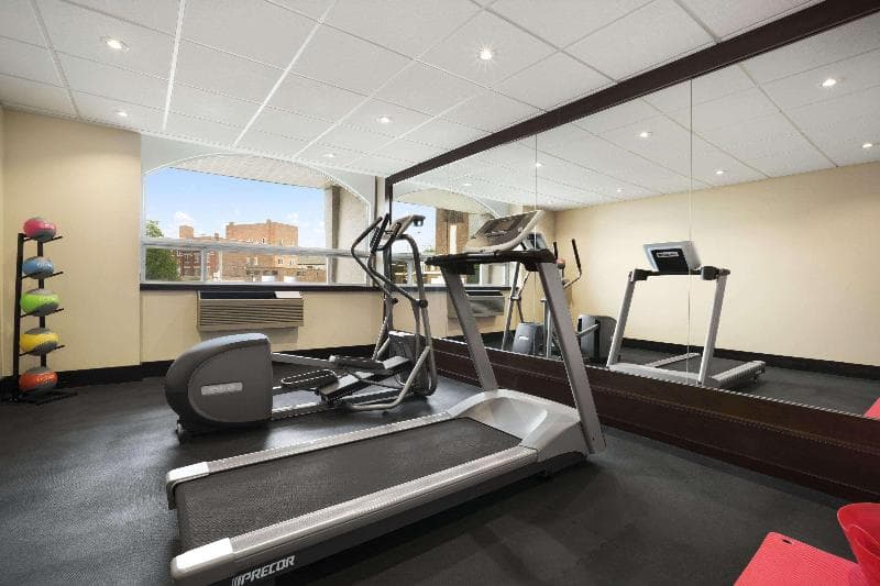 Days Inn & Suites By Wyndham North Bay 2