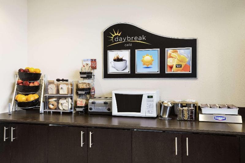 Days Inn & Suites By Wyndham North Bay 3