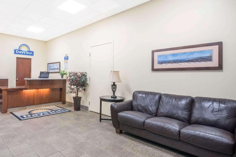 Days Inn by Wyndham Duluth Lakewalk 3