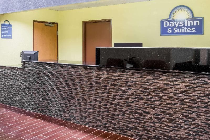 Days Inn & Suites by Wyndham Casey 5
