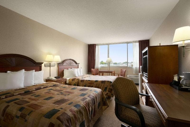 Days Inn by Wyndham Sidney 4
