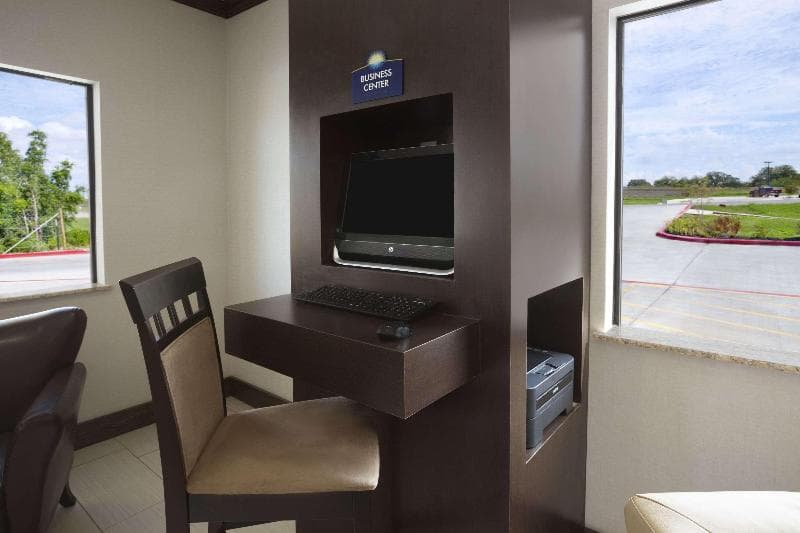 Days Inn & Suites by Wyndham Gonzales TX photo 1