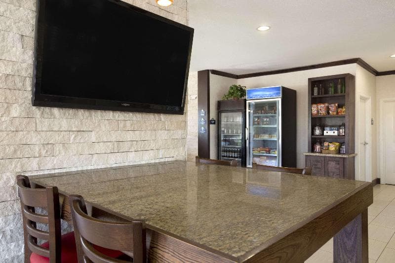 Days Inn & Suites by Wyndham Gonzales TX 5