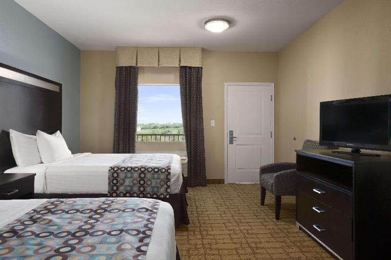 Days Inn & Suites by Wyndham Gonzales TX 3