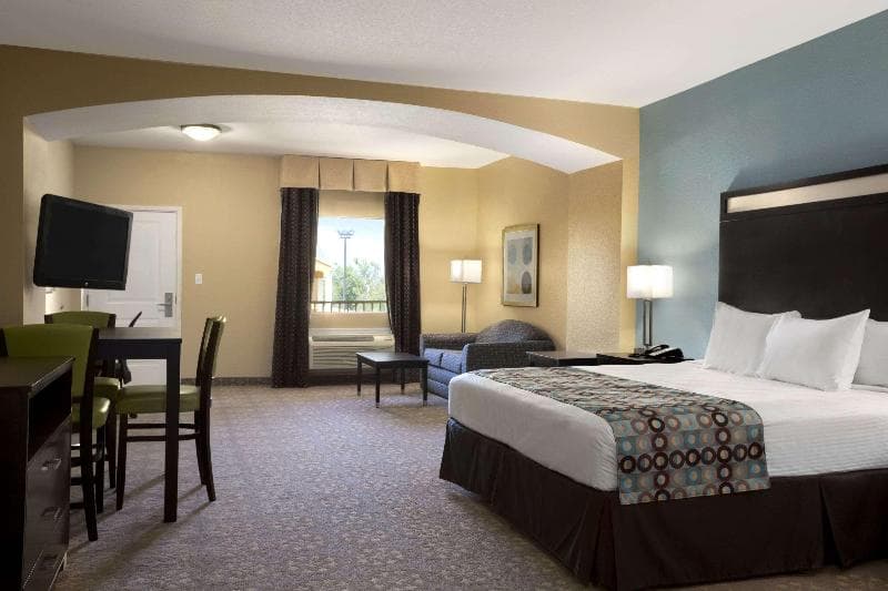 Days Inn & Suites by Wyndham Gonzales TX 4