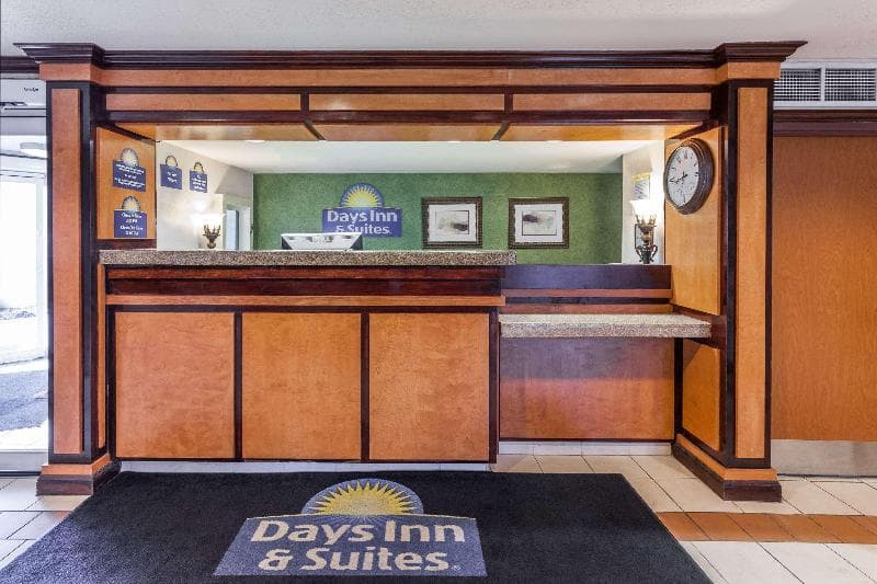 Days Inn & Suites by Wyndham Warren 5