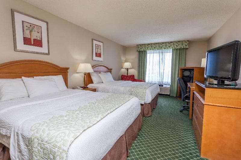 Days Inn & Suites by Wyndham Warren 2