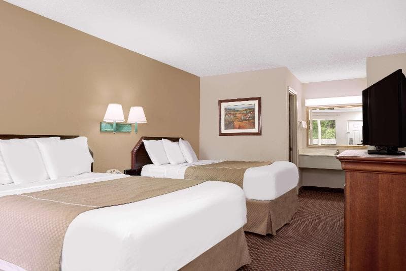 Days Inn By Wyndham Macon I-475 photo 1