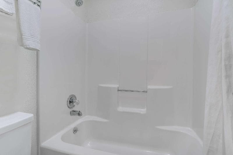 Days Inn By Wyndham Macon I-475 4