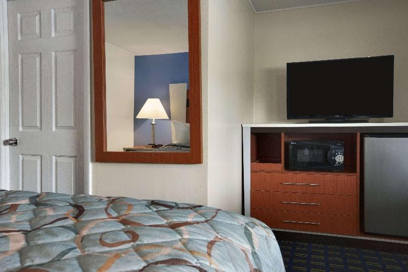 Days Inn by Wyndham West Yarmouth/Hyannis Cape Cod Area photo 1