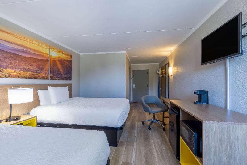 Days Inn & Suites By Wyndham Fort Bragg/Cross Creek Mall 4