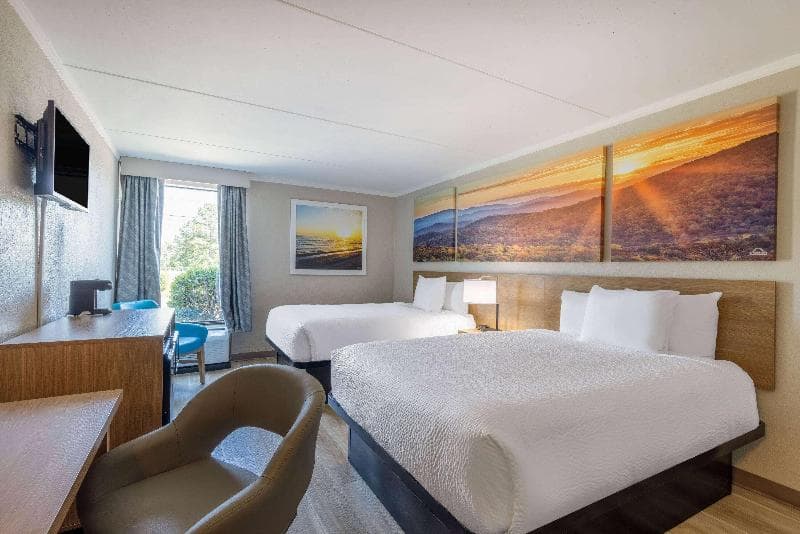 Days Inn & Suites By Wyndham Fort Bragg/Cross Creek Mall 5