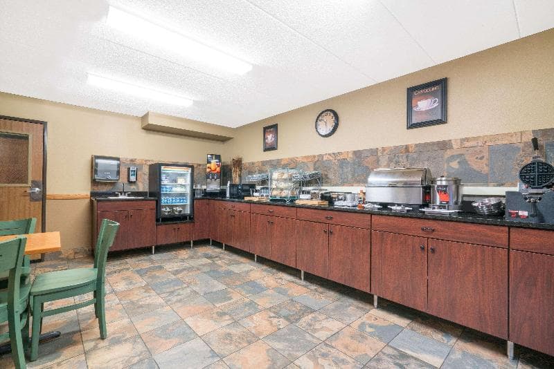 Days Inn & Suites by Wyndham Baxter Brainerd Area photo 1