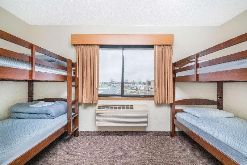 Days Inn & Suites by Wyndham Baxter Brainerd Area 2