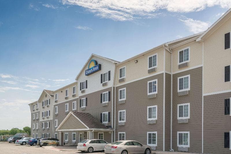 Days Inn & Suites By Wyndham Rochester South photo 1