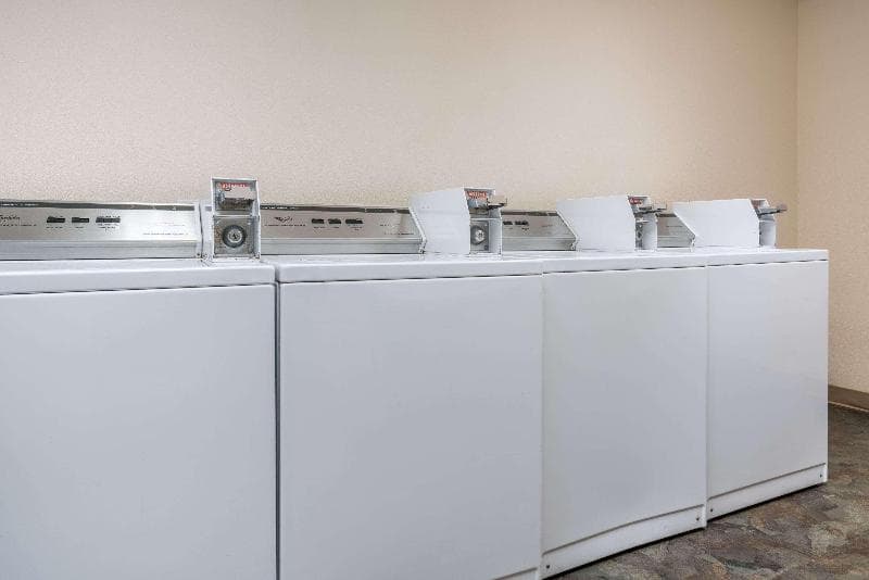 Days Inn & Suites By Wyndham Rochester South 2
