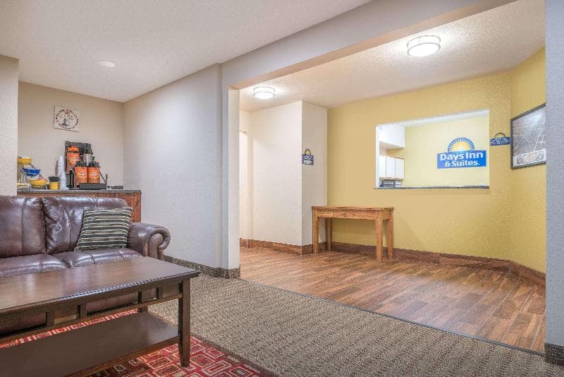 Days Inn & Suites By Wyndham Rochester South 3