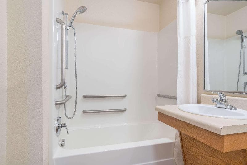 Days Inn & Suites By Wyndham Rochester South 4