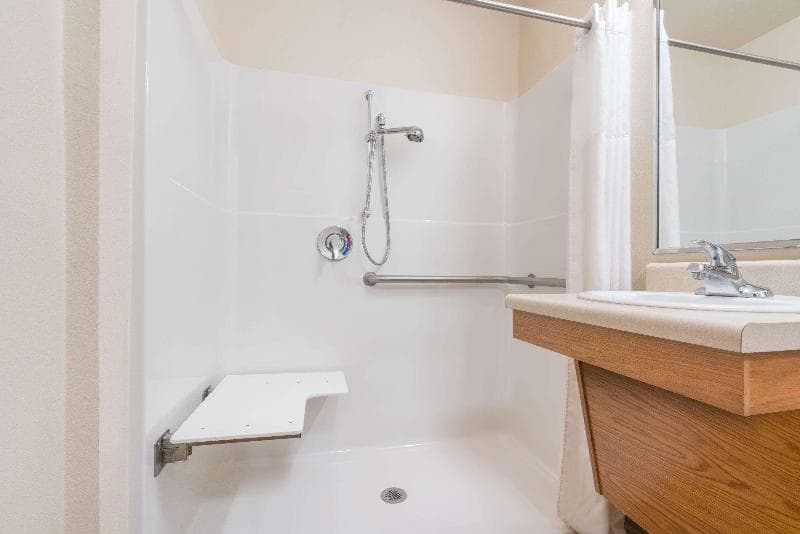 Days Inn & Suites By Wyndham Rochester South 5