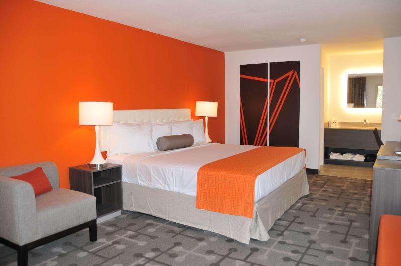 Howard Johnson by Wyndham Florence 4