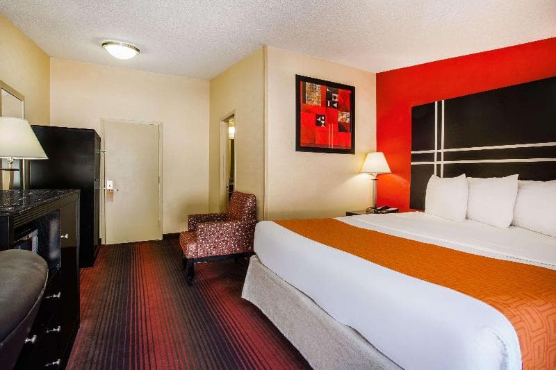 Howard Johnson by Wyndham North Plainfield 3