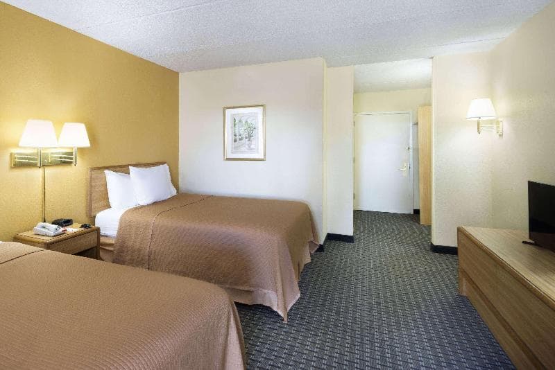 Howard Johnson By Wyndham Newburgh/West Point 4